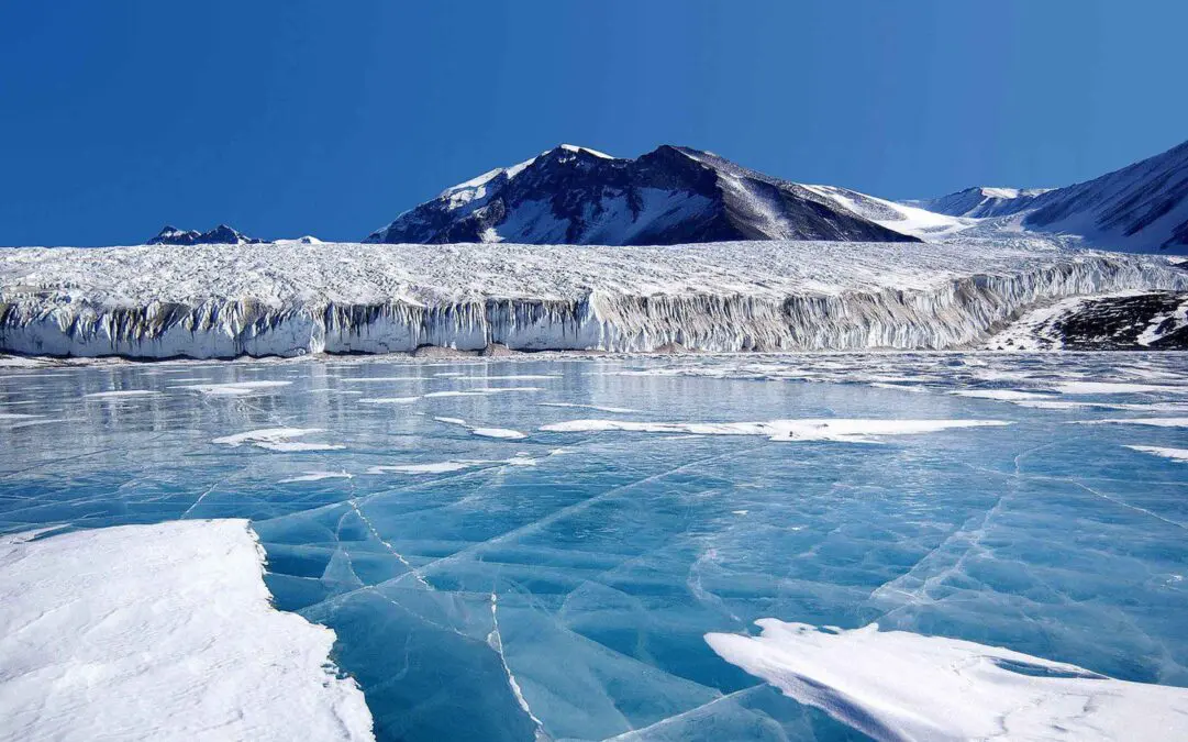 A large lake suddenly disappeared in the ice of Antarctica
