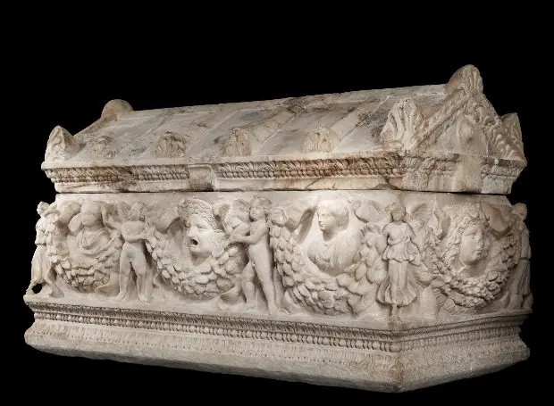 British archaeologists have found an ancient Roman tomb in the city of Bath