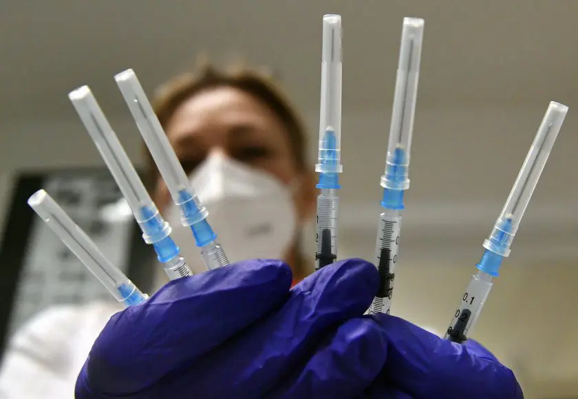 A Brazilian with 5 doses of 3 different vaccines against COVID-19 is under investigation