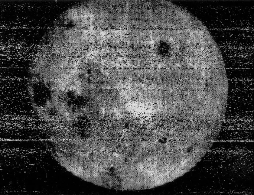 62 years ago, the USSR photographed the far side of the moon. Showing archive footage