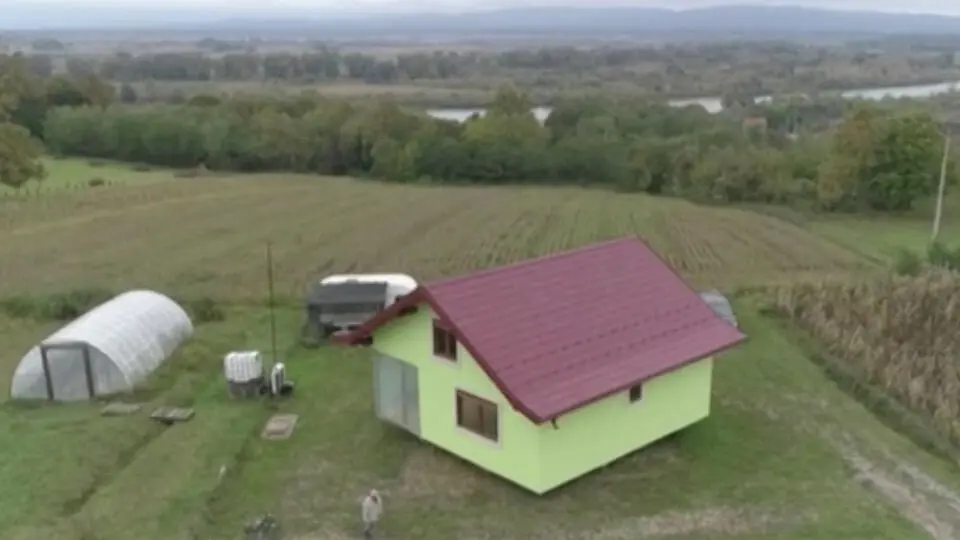 Bosnian built a revolving house because of a grumpy wife