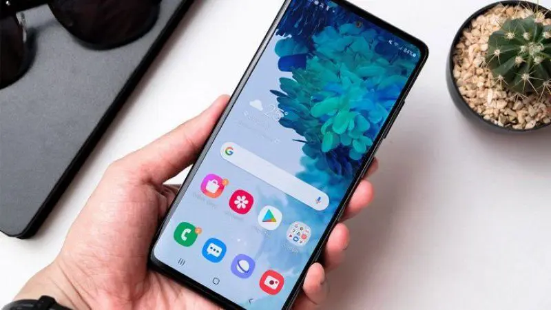 A man sold his wife to buy a phone