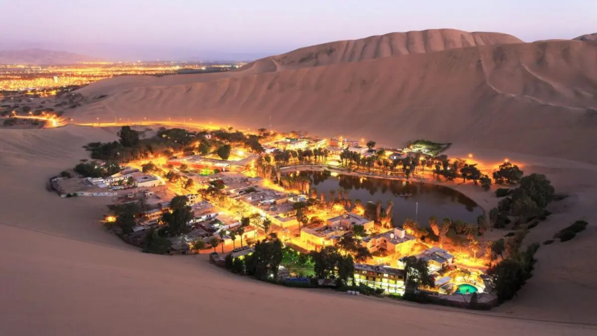 There are oases in the desert in America too: look at the one in Peru