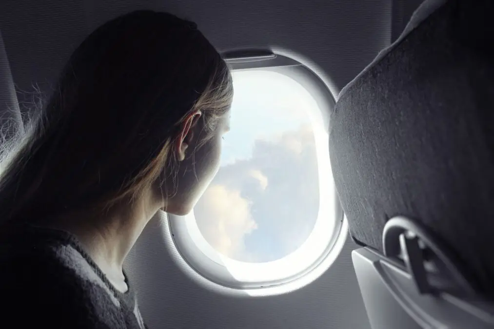 Why all the windows in the planes are rounded