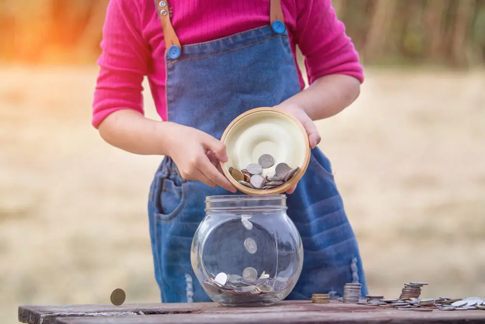 9 ways to teach a child to handle money