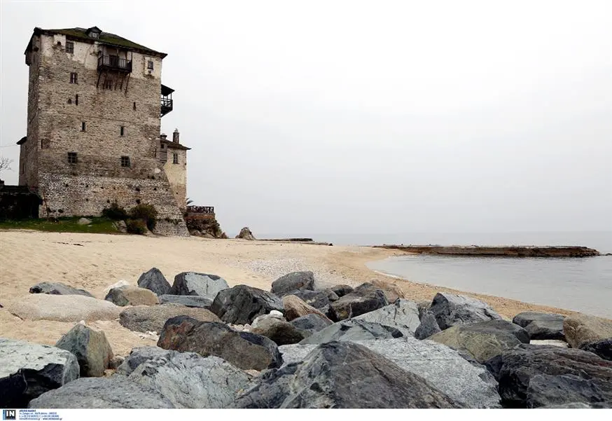 Growth of applications for vaccination on Mount Athos