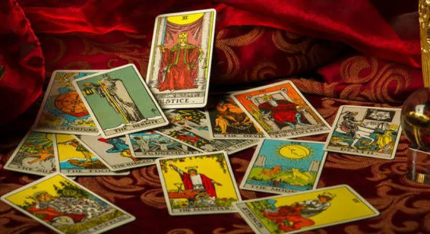 Why did the Lenexpo hospital have to impose a ban on fortune-telling on Tarot cards?