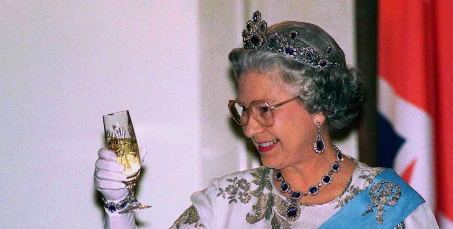 Queen Elizabeth II’s favorite cocktail was told at court