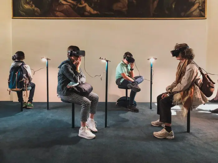 Healthy virtual reality: how can we promote health online?