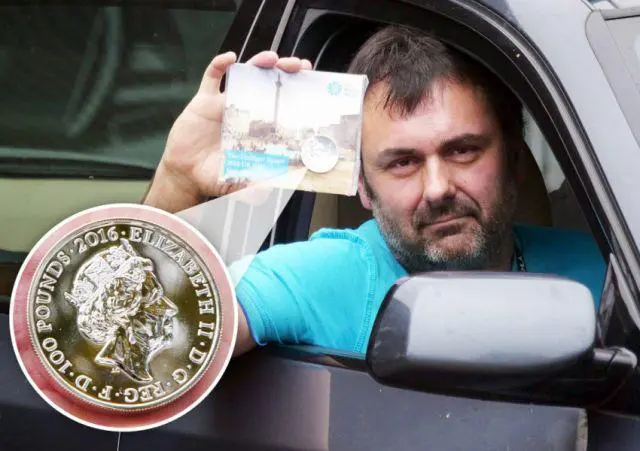 An Englishman arrested for trying to pay at a petrol station with a £ 100 coin