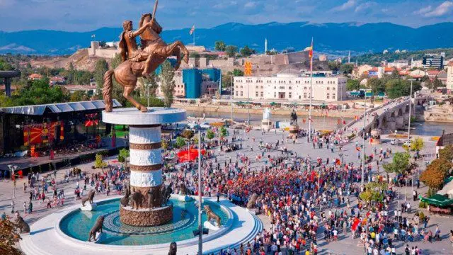 A sharp jump of N. Macedonians with Bulgarian passports after a new census in Skopje