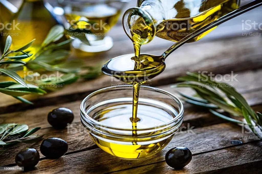 Non-standard applications of olive oil at home