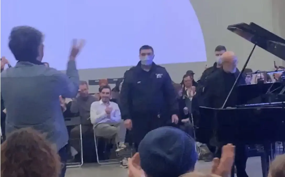 Russian police “attend” anti-war concert in Moscow