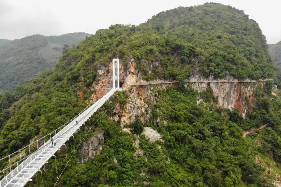 2,000-Foot Glass-Bottomed Bridge in Vietnam