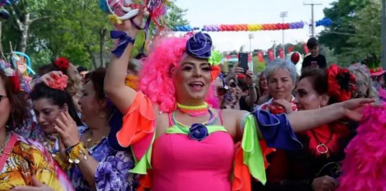 Bulgarians, Greeks and Turks celebrate in Edirne, light fires for health