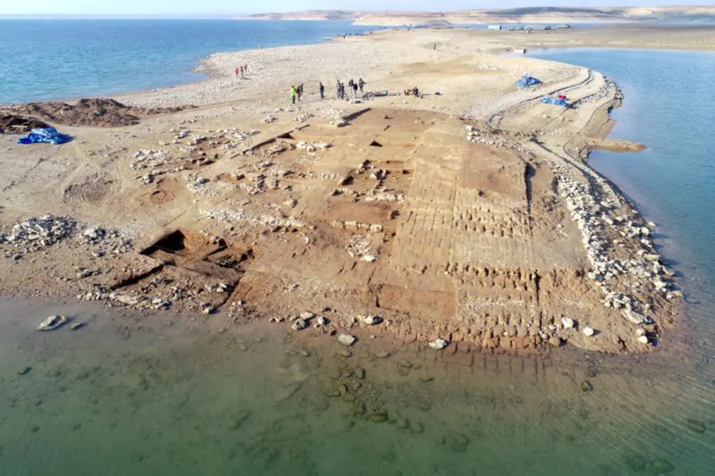 At the bottom of the shallow Tigris River, an ancient city appeared and drowned again