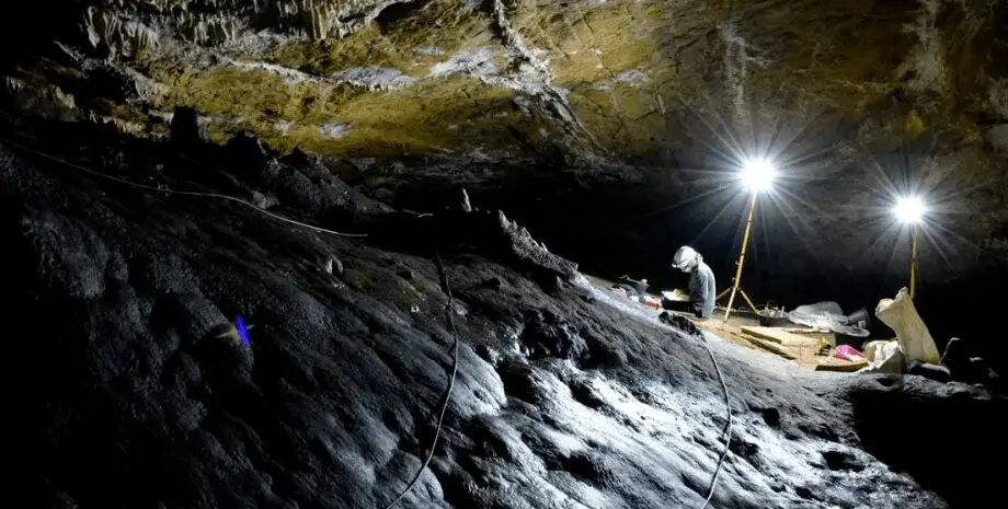 Neanderthal ‘art studio’ found in cave in Spain