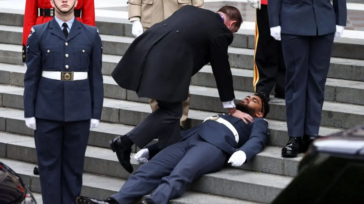 Three soldiers fainted in front of St. Paul’s Cathedral, one as Harry and Megan entered