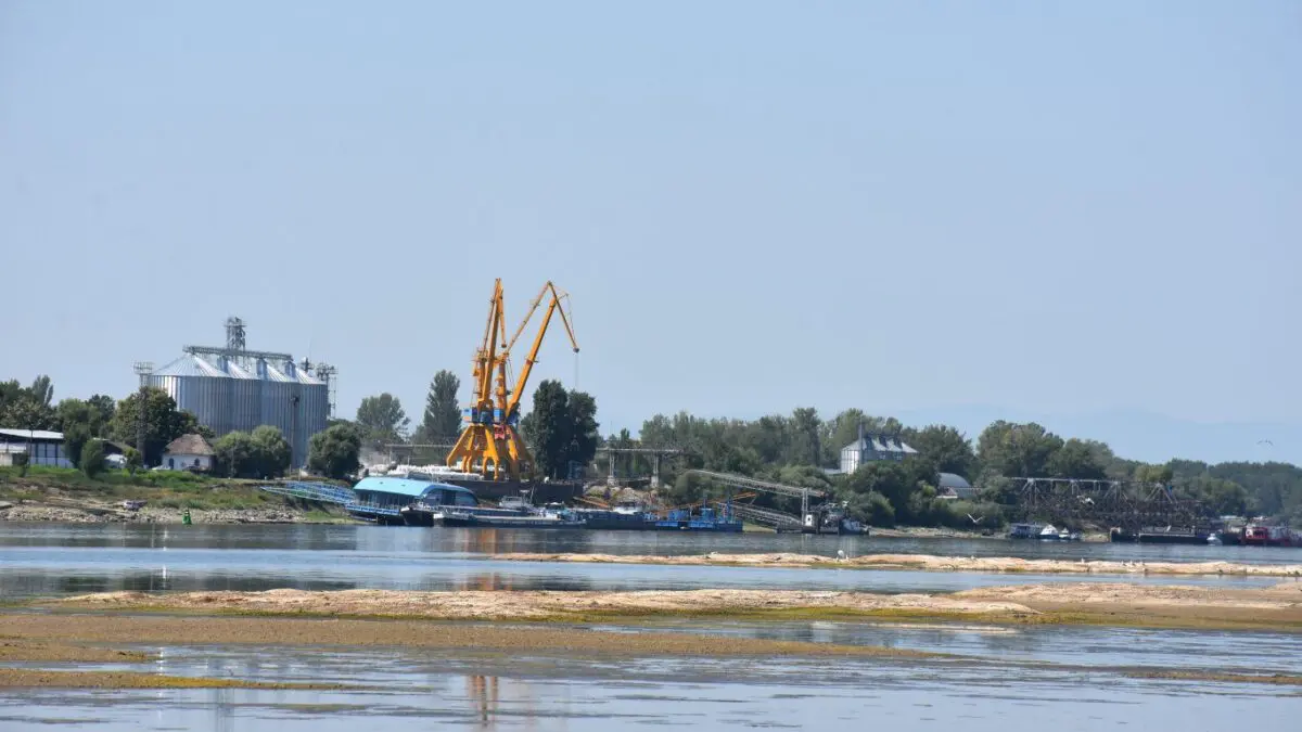 Hundreds of ships stopped on the Danube river because of low water