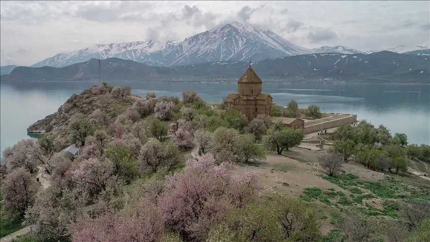 A mass for peace was held in a 1100-years old Armenian church