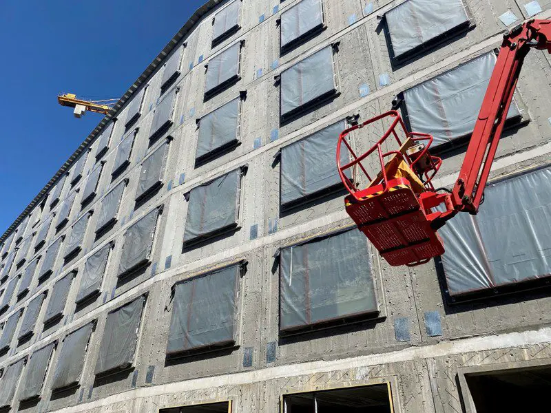 How can building owners, construction contractors better see advantages to energy efficiency renovations?