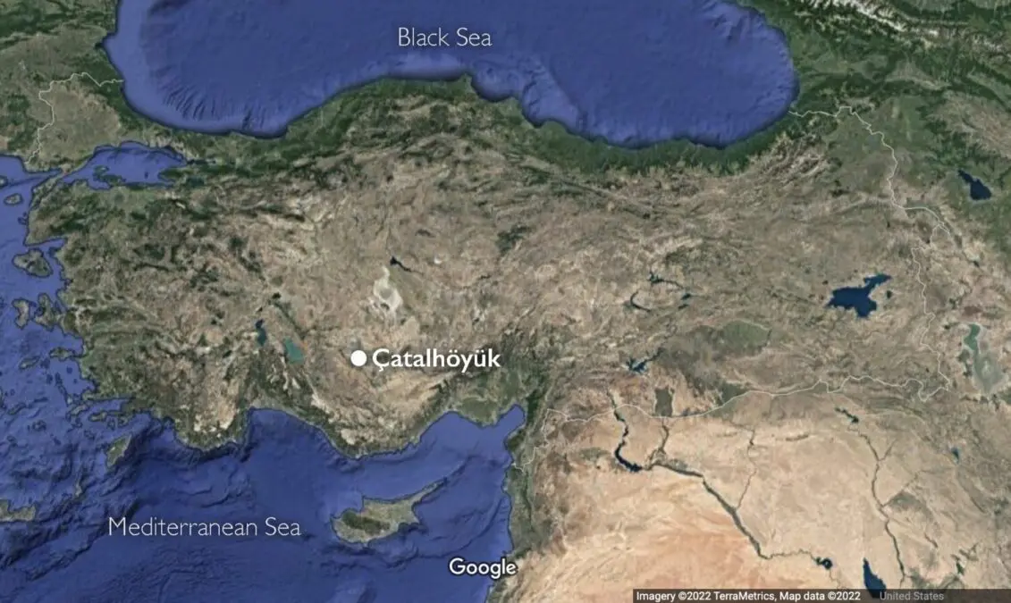 Archaeologists in Turkey have discovered the oldest pieces of cloth