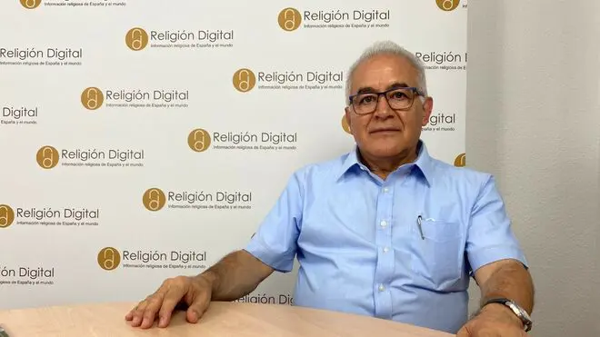 Father Manuel Corral: “I dream of a Church beyond the ritual to become more human”