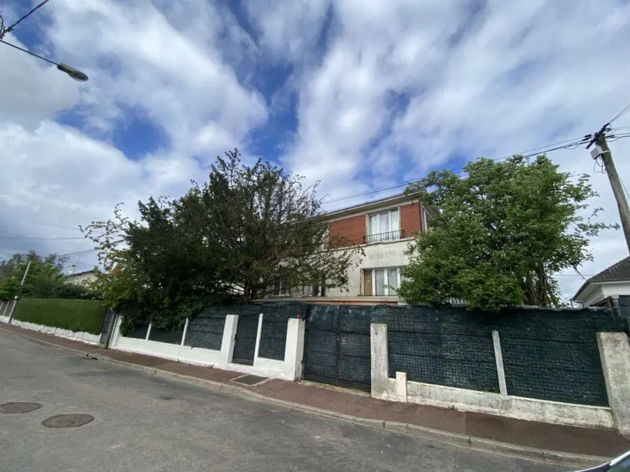 Spectacular simultaneous SWAT raids on Romanian yoga centers in France: Fact checking