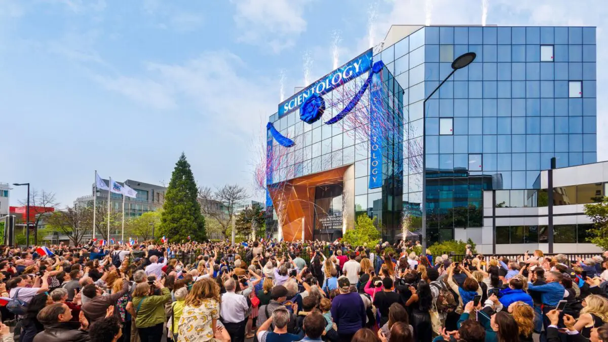 Scientology Unveils 8800 m2 statement in Paris just before the Olympics