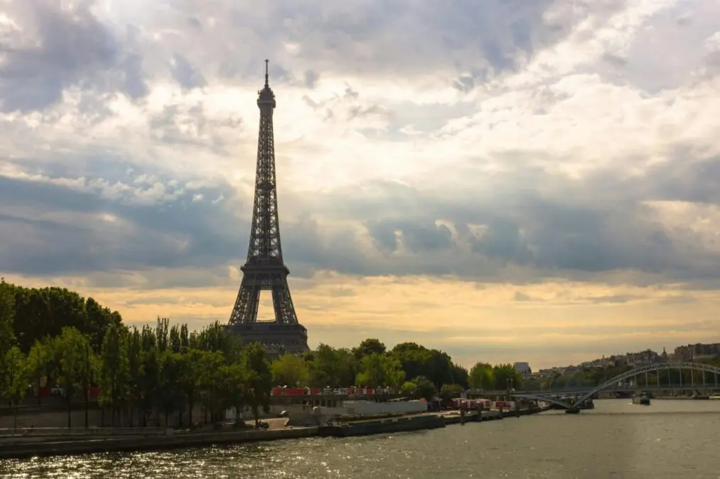 A Bulgarian transported the coffins to the Eiffel Tower for 120 euros