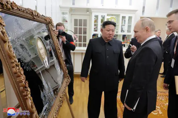 What did Kim Jong Un give Putin?