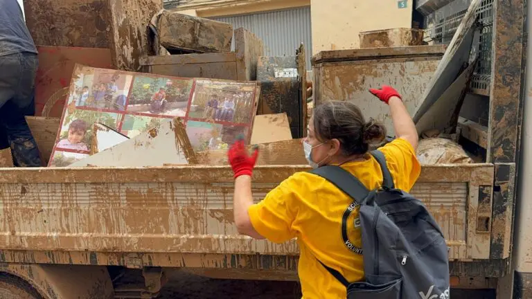 Floods Strike Valencia, and Scientology Volunteer Ministers Respond with Compassion
