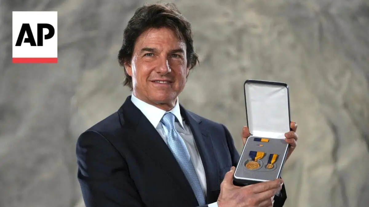 Tom Cruise Honored with Distinguished Public Service Award from US SECNAV