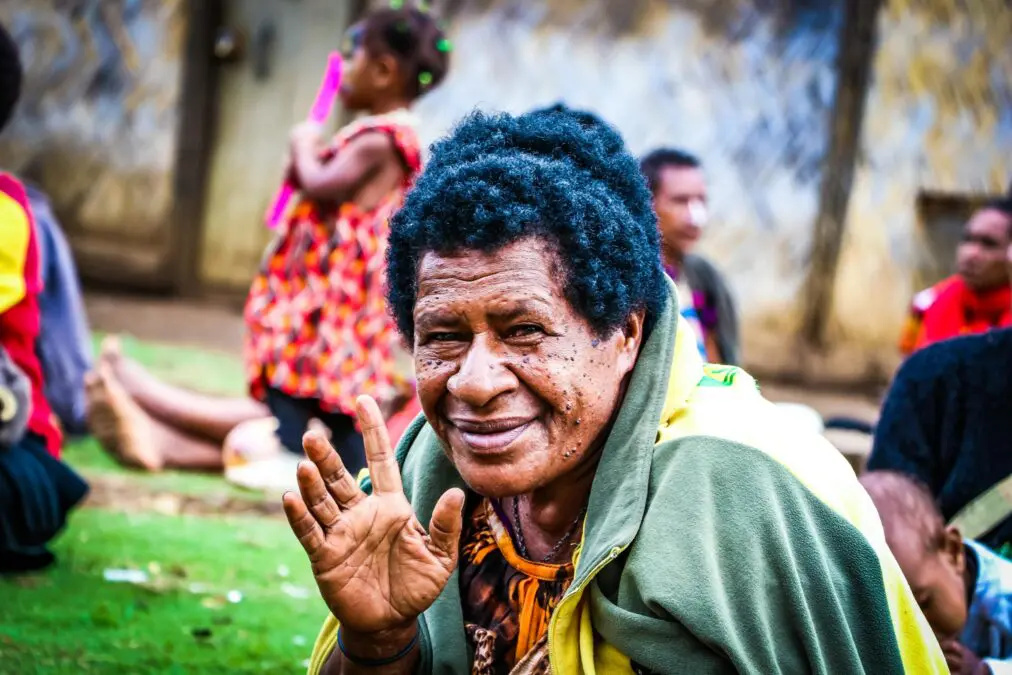 Which country has the most languages ​​(840)?