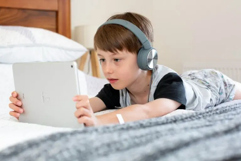 Madrid to Restrict Screen Time in Primary Schools: New Measures to Limit Digital Device Use