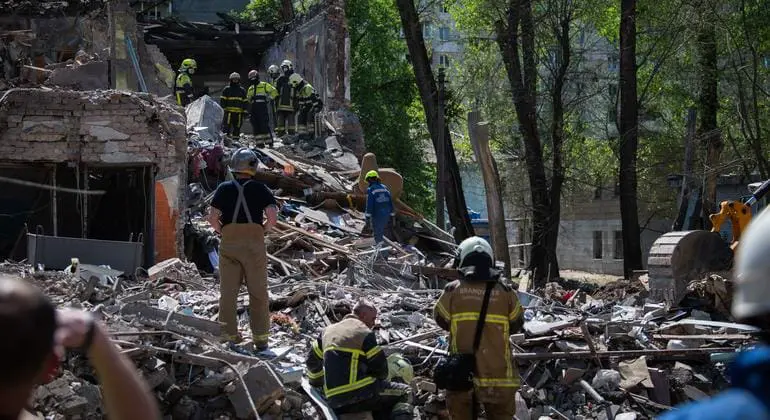 Ukraine: Continued Russian assaults drive civilians from frontline communities