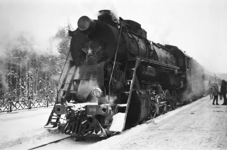 Russian Railways with  billion in debt, government considers how to save it