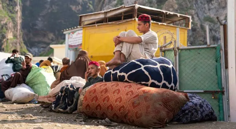 Fears grow for ordinary Afghans after further clashes with Pakistan