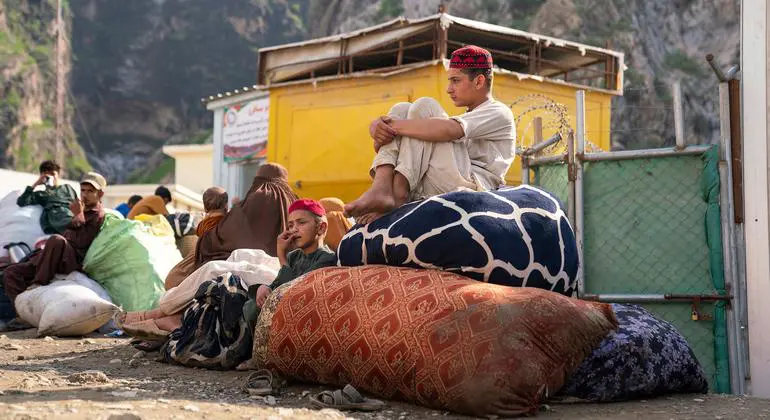 Fears grow for ordinary Afghans after further clashes with Pakistan