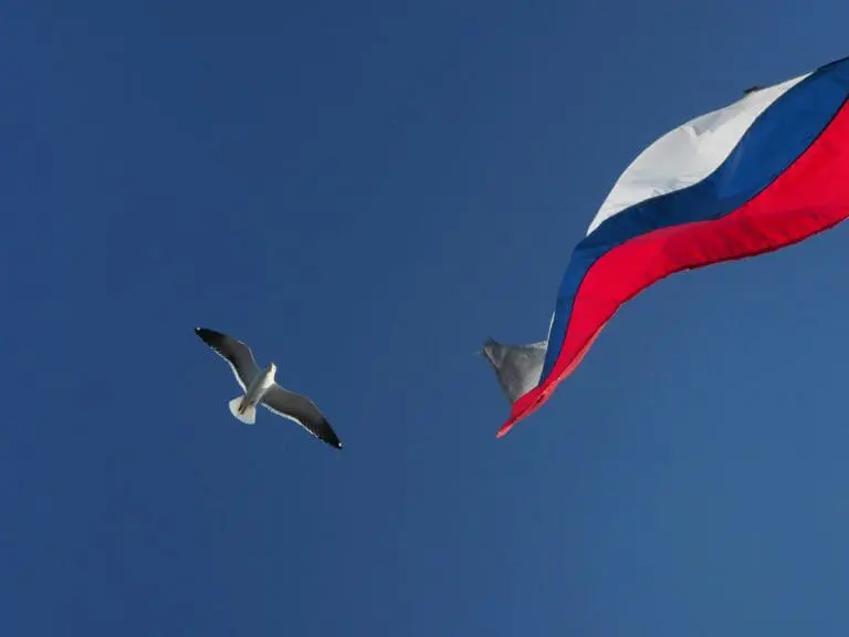 Russia returns to gymnastics with anthem and flag