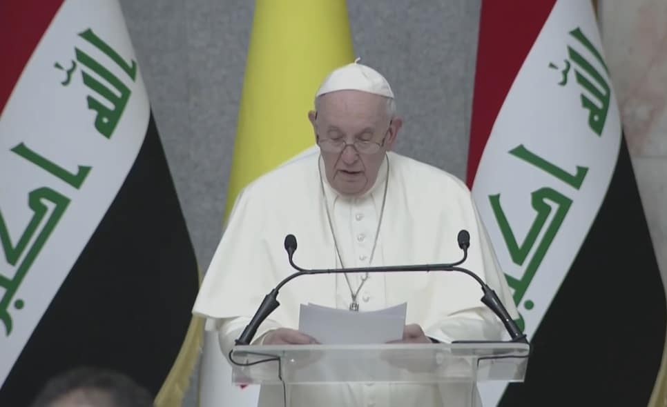Papst im Irak-Besuch spricht von einem Podium