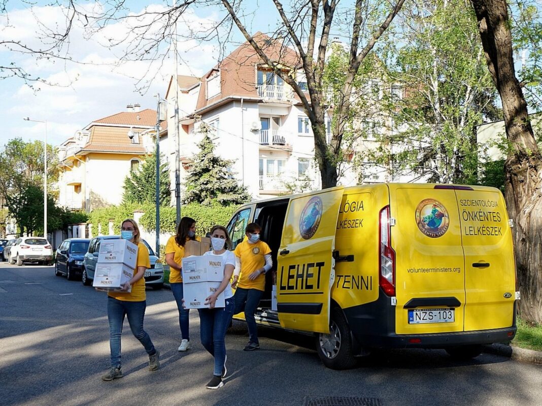 The Scientology Volunteer Ministers arrive at the Mothers to Mothers Foundation with Mother’s Day gifts and bags of food for needy moms.