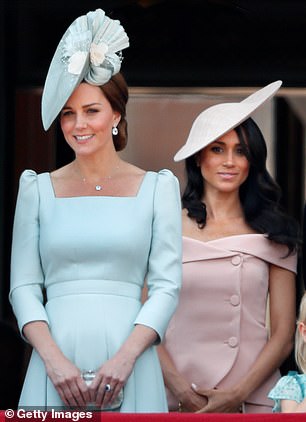 Die hertog van Sussex kan berigte oor 'n breuk tussen sy vrou en Kate Middleton aanspreek - wat Meghan daarvan beskuldig het dat sy haar laat huil het in die aanloop tot die egpaar se troue in Mei 2018