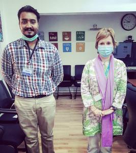 Muhammad Asad, USIDHR-streeksdirekteur vir Pakistan saam met Cristina Brugiolo, hoof van Sindh-kantoor - UNICEF