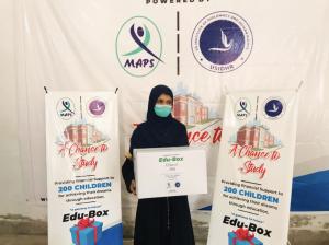 Pakistaanse meisie-ontvanger van die Washington DC-niewinsorganisasie help kinders regoor die wêreld om 'n kans te kry om te studeer