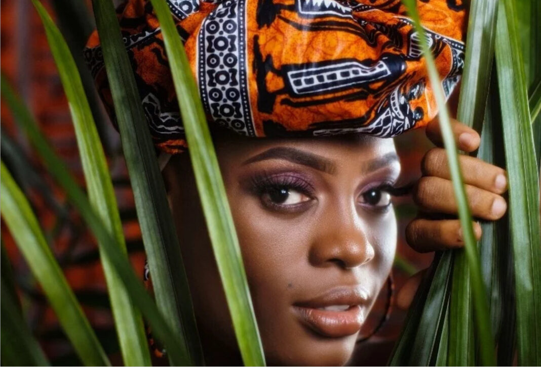 A libériai FaithVonic művész zenei oktatáson keresztül küzd a világjárvány ellen
