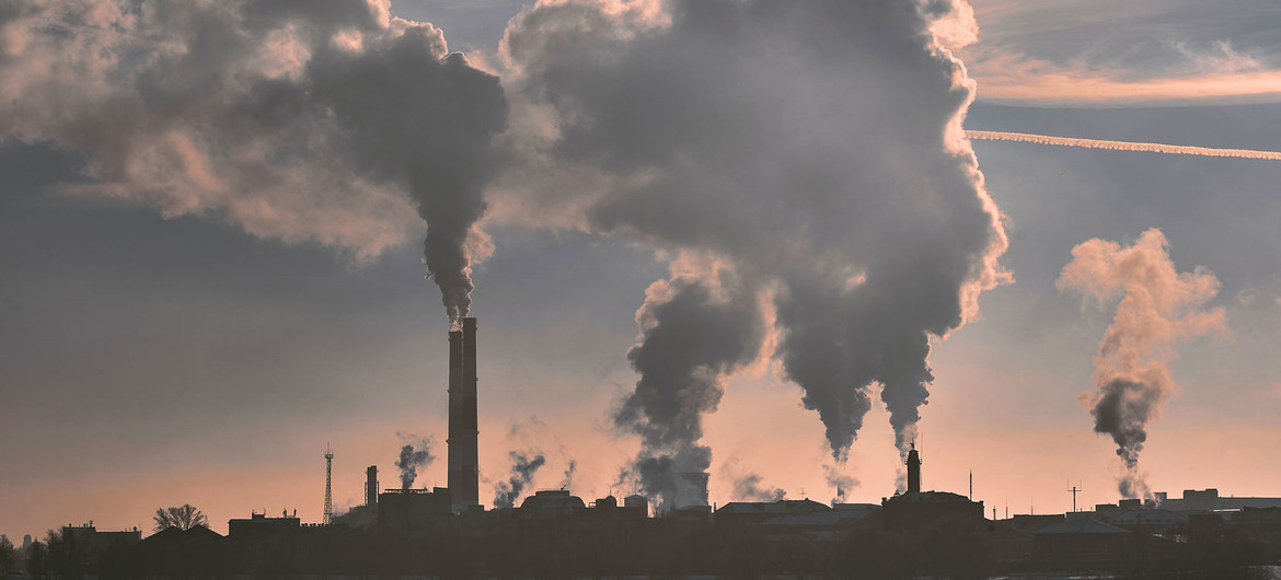 Die Luftverschmutzung durch Kraftwerke trägt zur globalen Erwärmung bei.