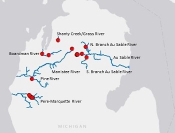 Mapa del norte de Michigan marcando ríos infestados con caracoles de tierra de Nueva Zelanda