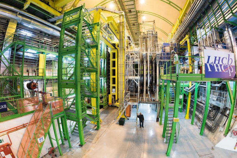 LHCb-Experimentkaverne am LHC-IP 8