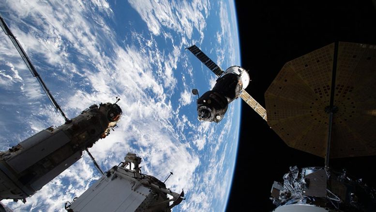 Posádková loď Sojuz MS-18 se přemístila